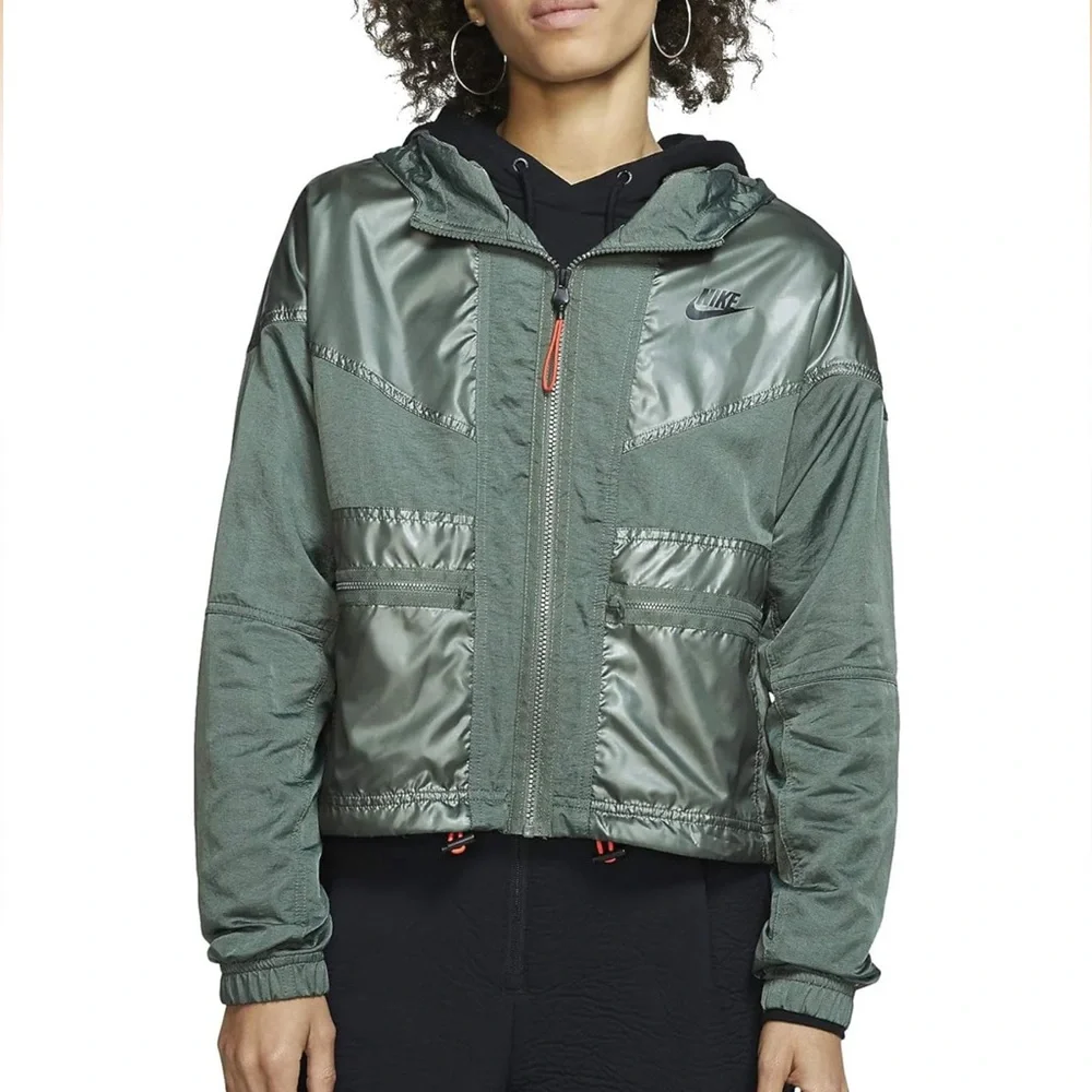 Nike Sportswear Windrunner Cargo Jacket in Green XS